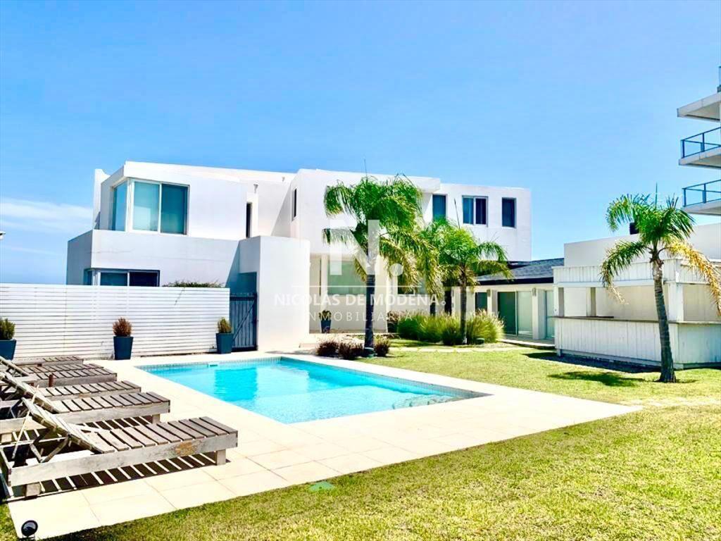 Excepcional casa FRENTE AL MAR, 5 Suites, Arq.