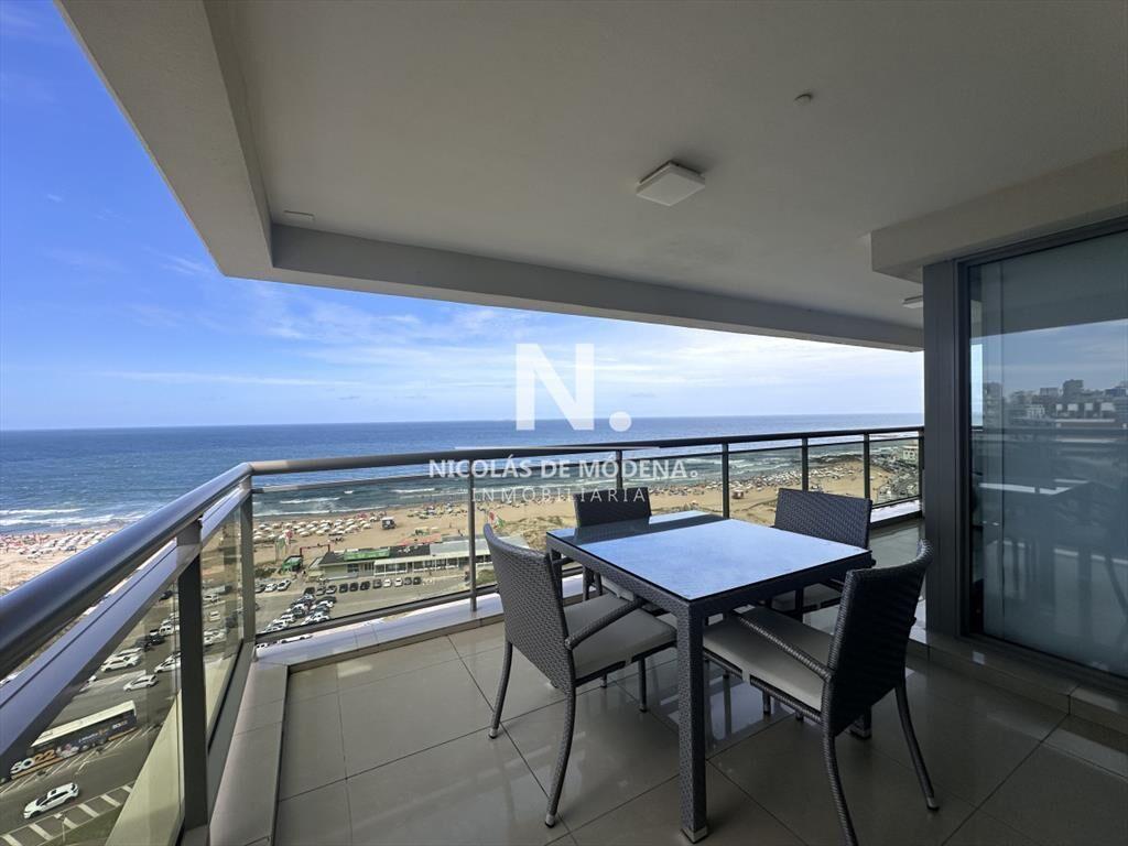 Vende apartamento esquinero de 3 dormitorios en