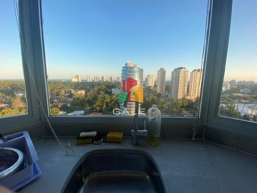 Apartamento cómodo, amplio y luminoso, muy bien ubicado, c