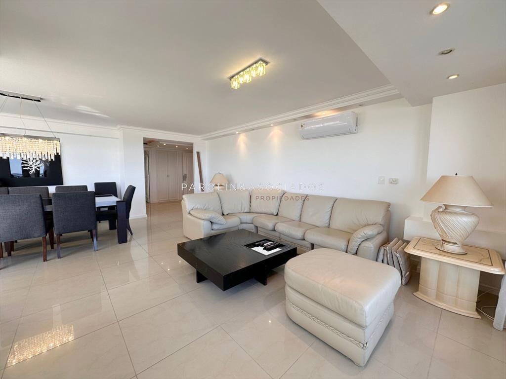 Apartamento de 3 dormitorios en venta en Torre
