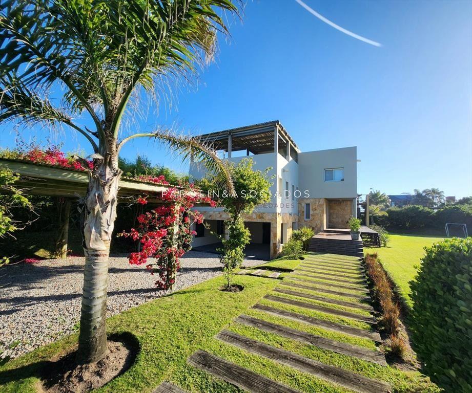 Casa en venta de 3 dormitorios en TÃ­o Tom, Punta Ballena.