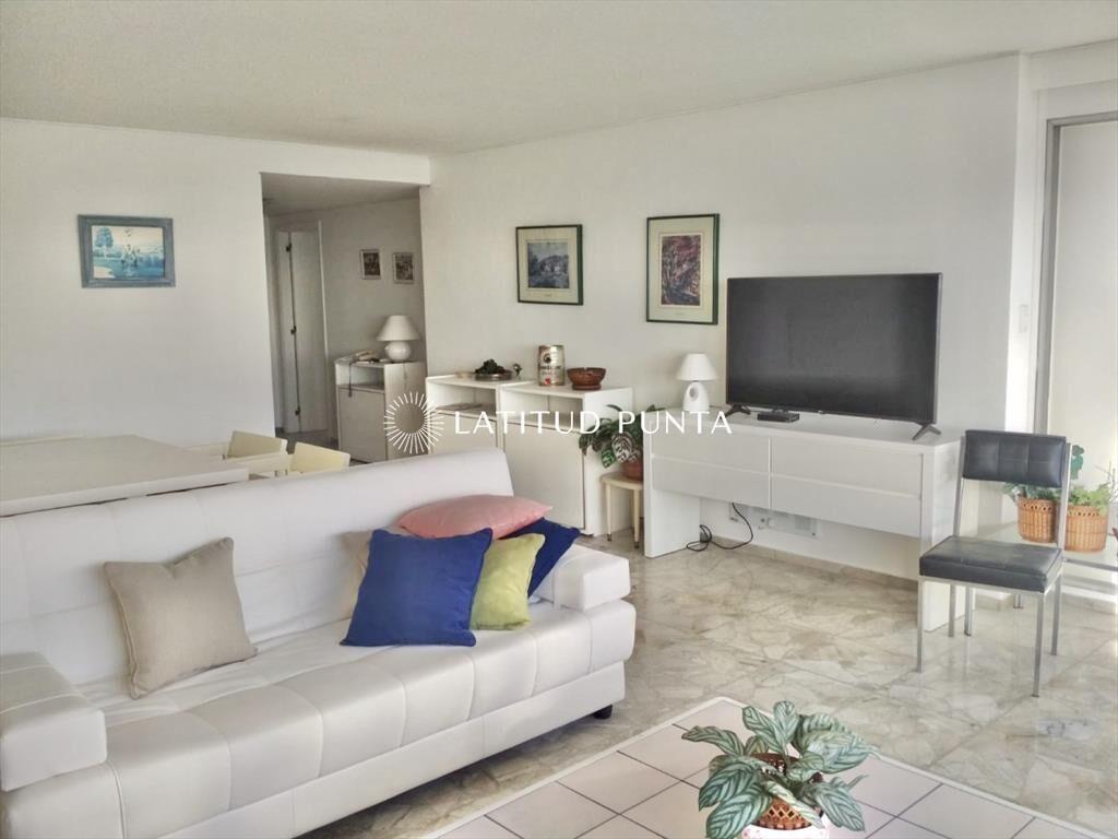 Apartamento en Tequendama, 3 dormitorios más dependencia
