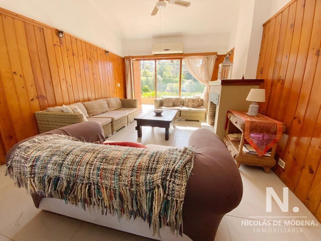 CASA EN VENTA DE 6 DORMITORIOS, PINARES PUNTA DEL ESTE