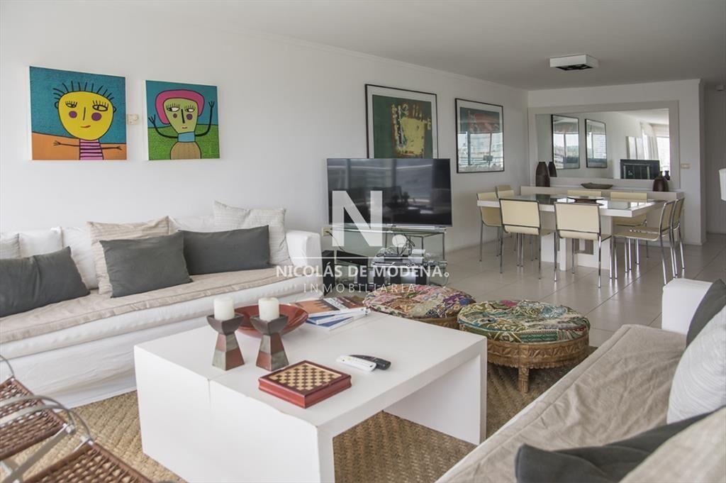 Vende apartamento de 3 dormitorios + dependencia