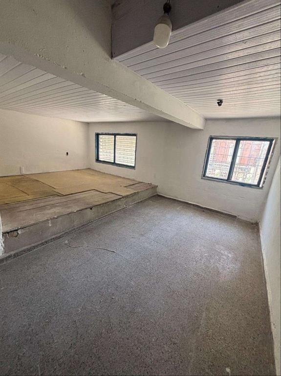 Alquiler Deposito Cordón 2 Baños Garaje primer piso escaler