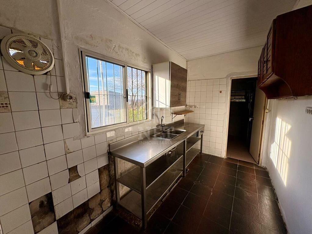 Venta casa 2 dormitorios, 2 baños, gran terreno, Cerro