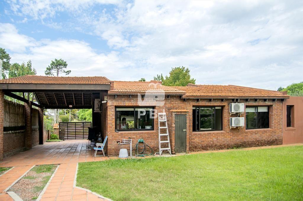 En venta casa de 3 Dormitorios en Jardines de con