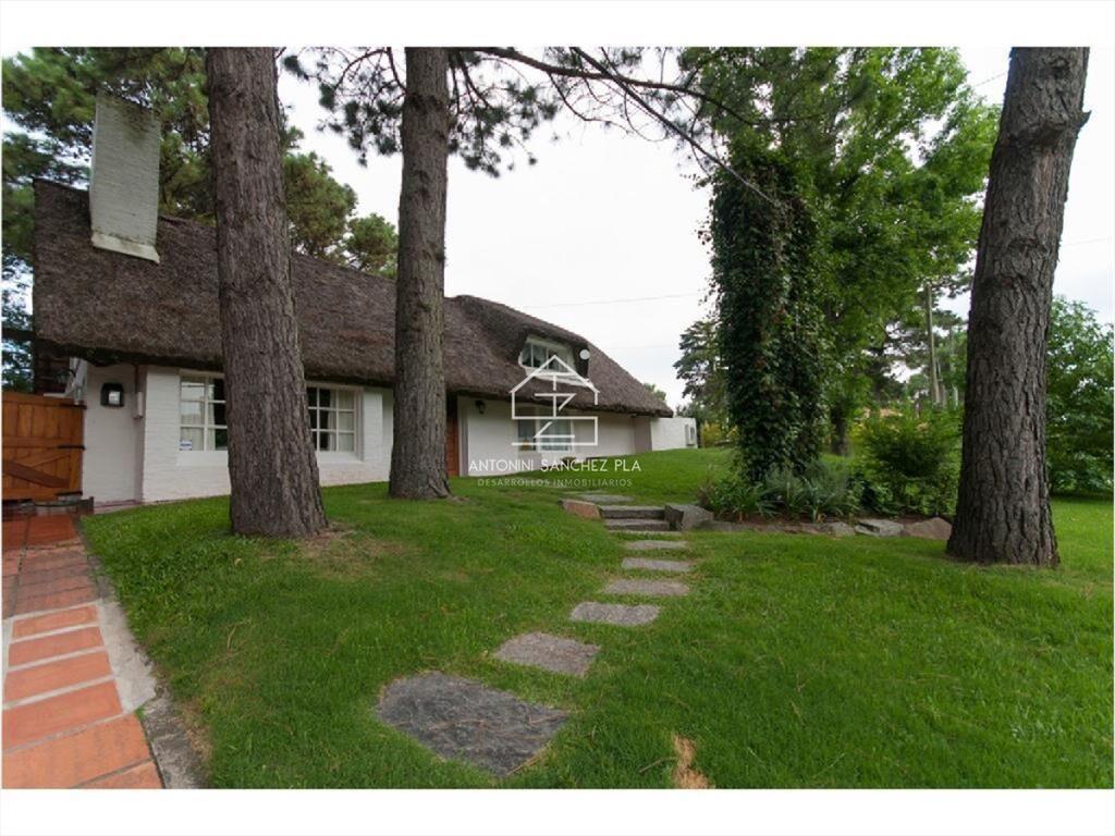 Casa en Venta y Alquiler, Pinares, Punta del Este.
