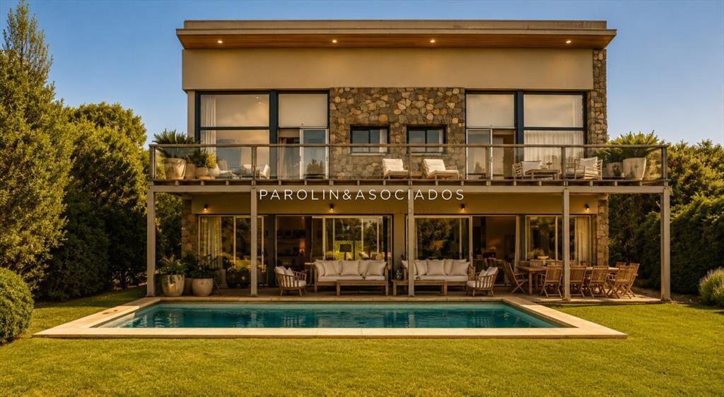 Exclusiva casa en Venta, 4 dormitorios