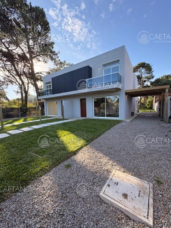 Casa a Estrenar Jardines de Cordoba sobre Avenida