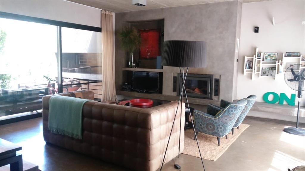 VENTA DE CASA DE 3 SUITES EN BARRIO CERRADO LA