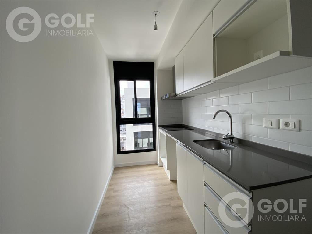 Venta de apartamento de dos dormitorios con terraza en el C