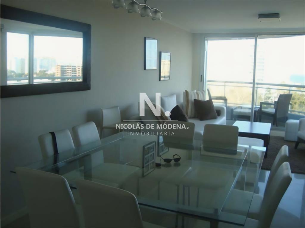 En venta apartamento de 3 dormitorios en  Punta