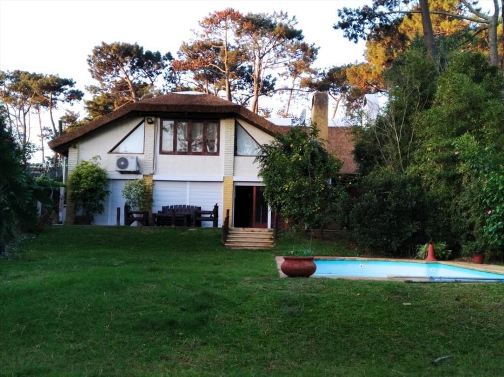 Casa en venta de 3 dormitorios c/ cochera en Pinares