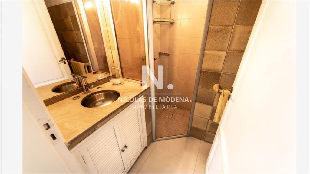 VENDE CASA DE 5 DORMITORIOS EN PLAYA MANSA, PUNTA