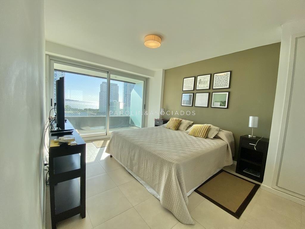 Venta de apartamento de 2 y medio en edificio Torre del Mar