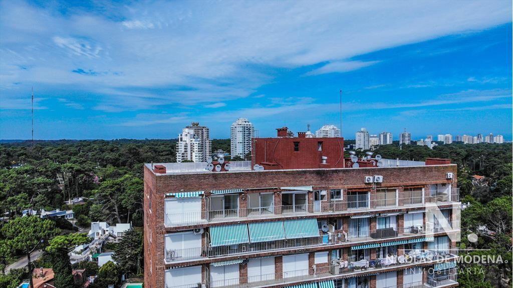 Venta apartamento 2 dormitorios con vista a la playa mansa,