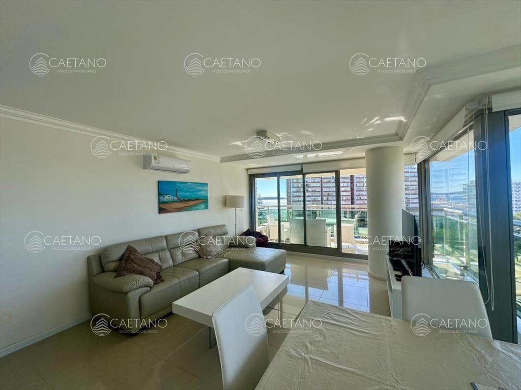 Excelente apartamento en venta en Punta del Este con vista