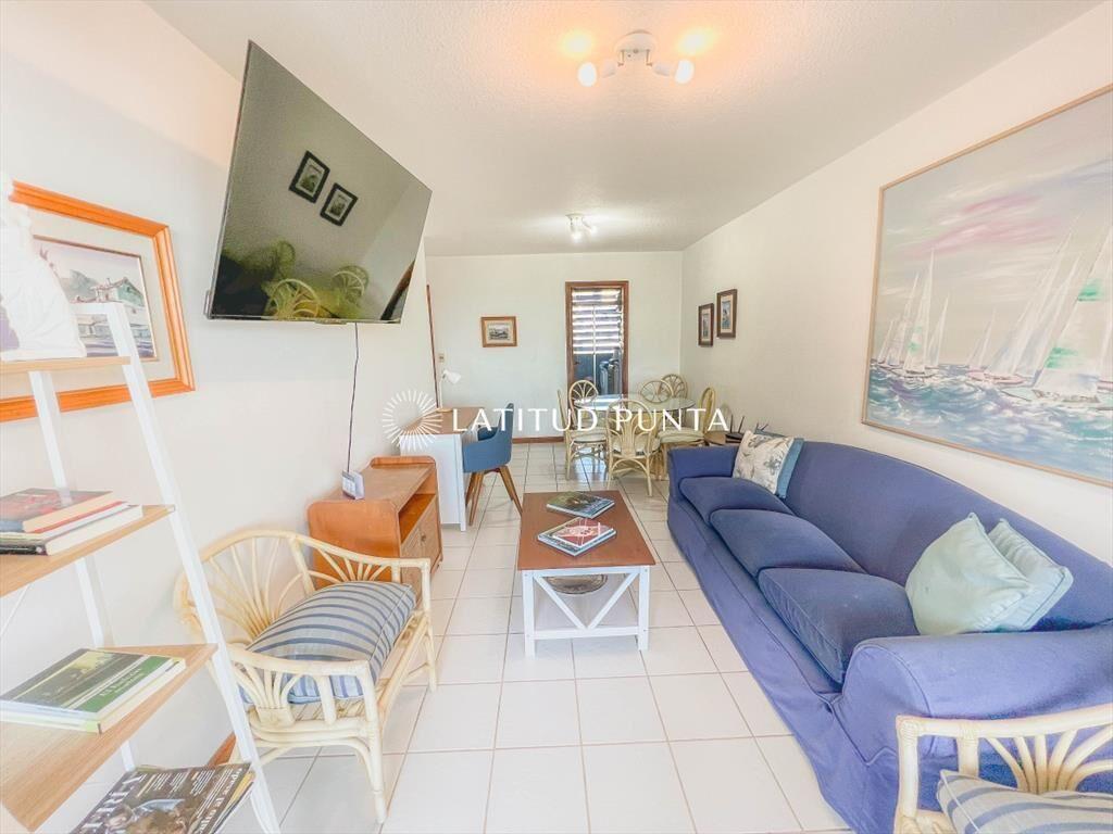 Apartamento con quincho frente al mar.