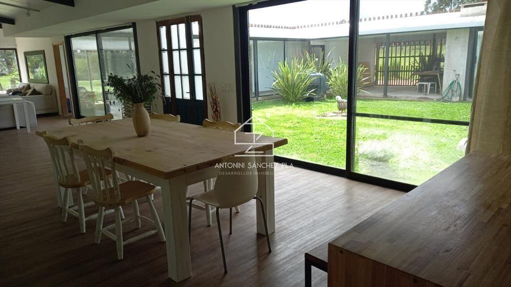 Alquiler y venta de casa de 4 dormitorios en Barrio Privado