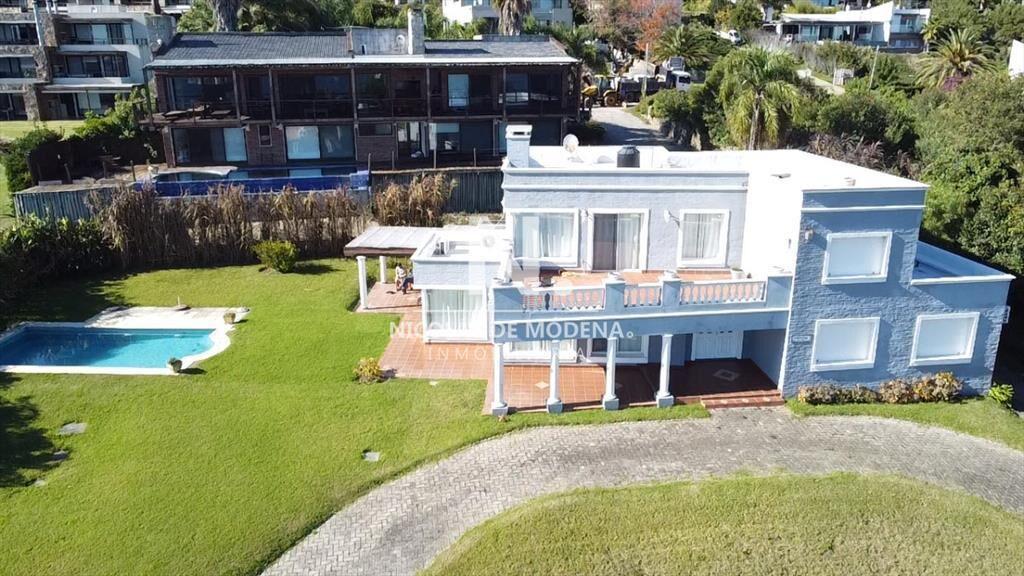HERMOSA CASA EN PUNTA BALLENA, VISTA AL MAR