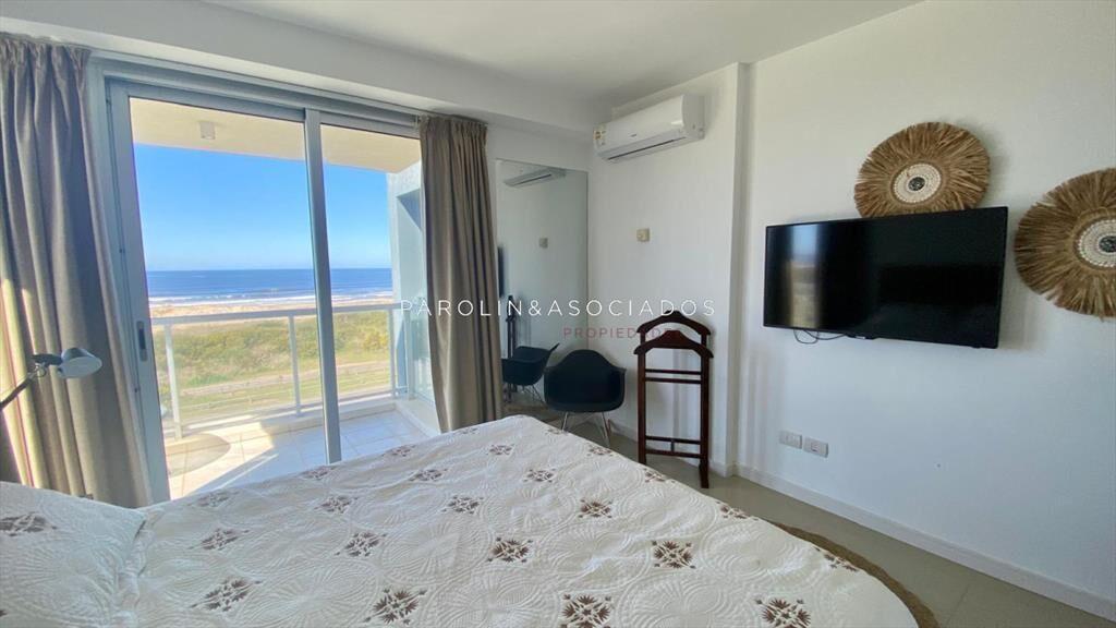 Apartamento de 3 dormitorios en venta en edificio Blue Mari
