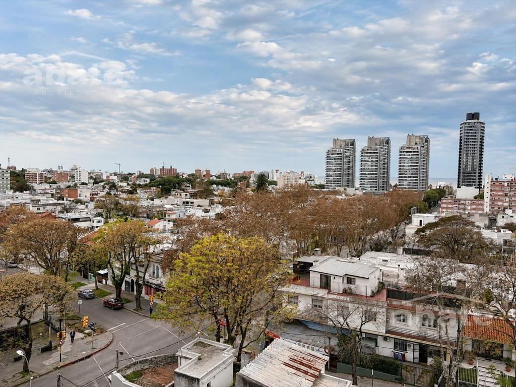Venta Penthouse 2 Dormitorios, en Buceo con garaje doble