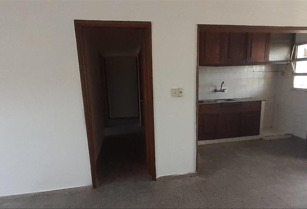 Venta de Apartamento.4 Dormitorios,1 baño.Barrio 2 Naciones