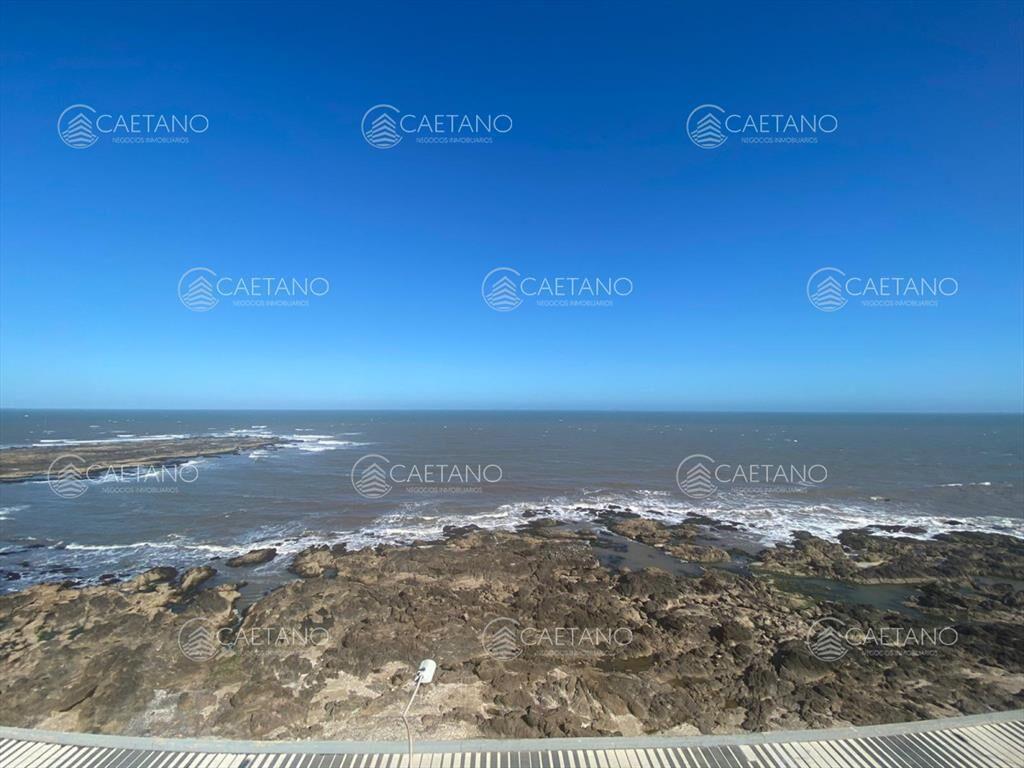 Pent-house de lujo sobre el mar en península de