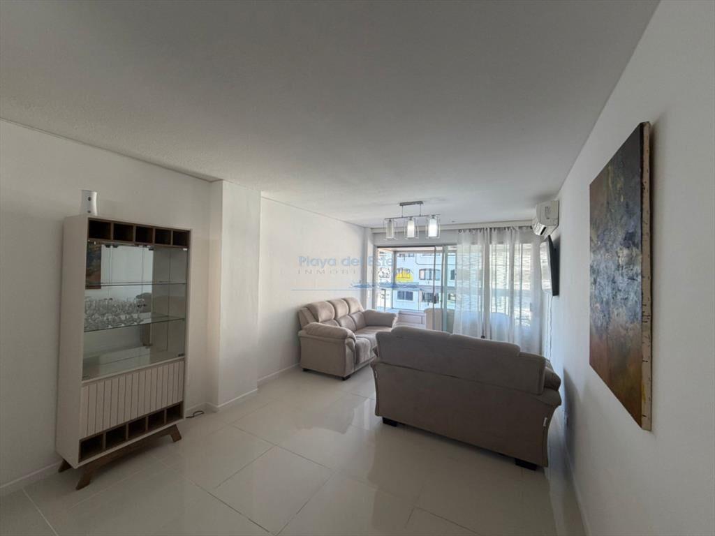 Apartamento de 3 dormitorios en alquiler anual e