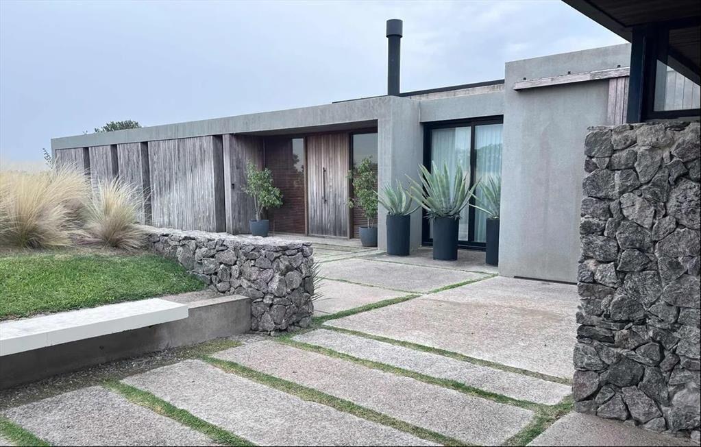 Excelente y moderna casa en el Golf de Carmelo