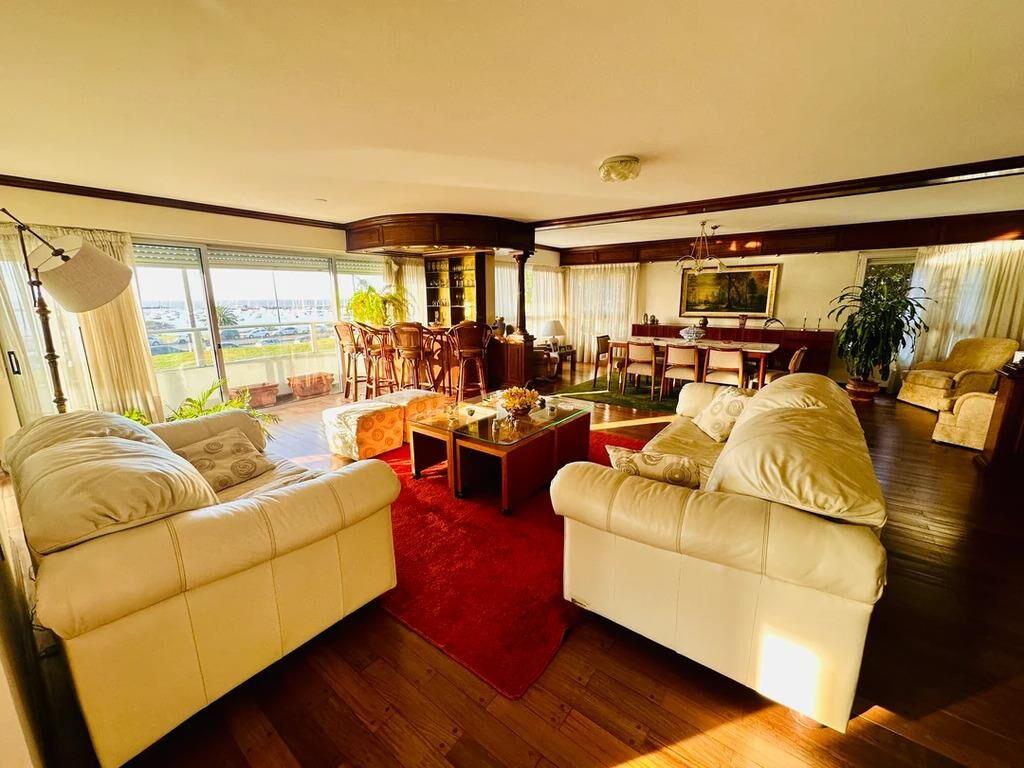 Venta Apartamento 3 Dormitorios y Servicio Completo Garaje D