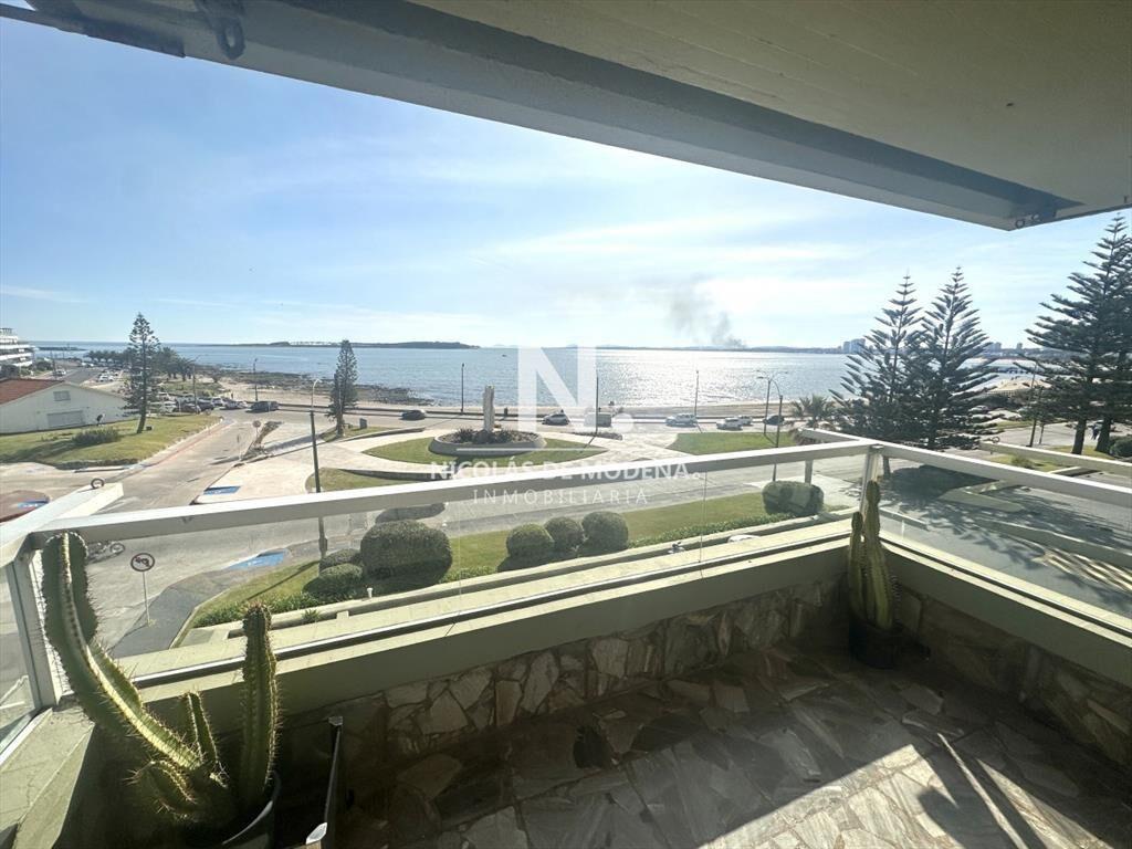 DEPARTAMENTO EN VENTA. SEMI-PISO. FRENTE AL MAR. PLAYA MANS
