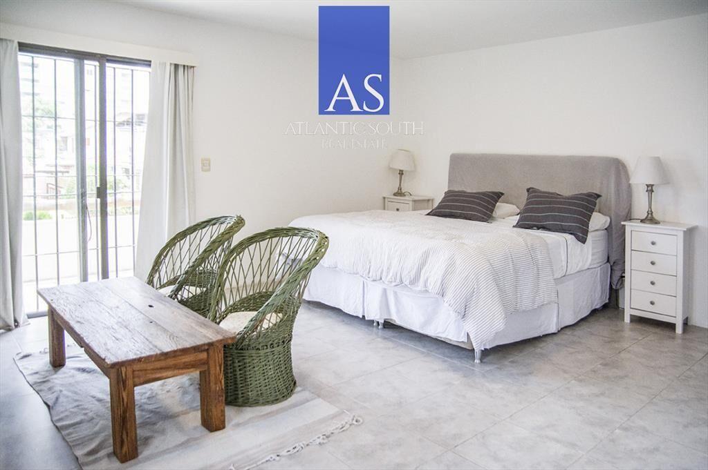 Exclusiva Casa a 60 Metros del Mar en Playa Mansa | 5 Dormi