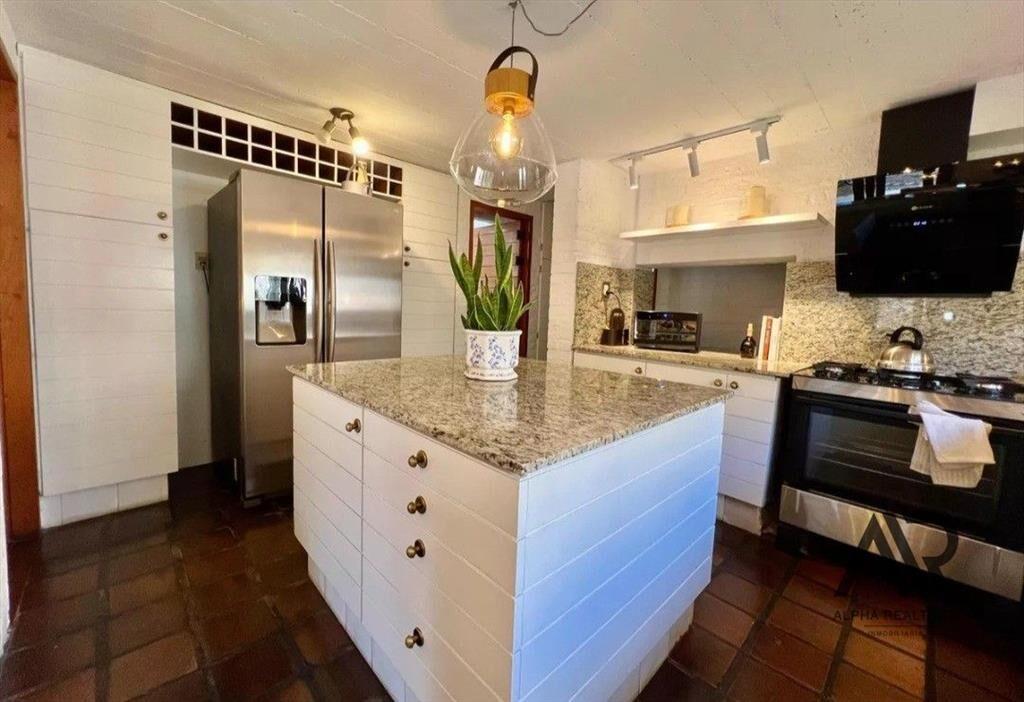 Casa en venta de 4 dormitorios c/ cochera en La Tahona
