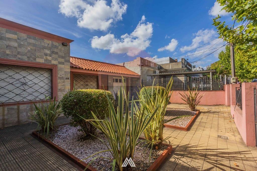 Venta casa 3 dormitorios,2 baños Cerrito