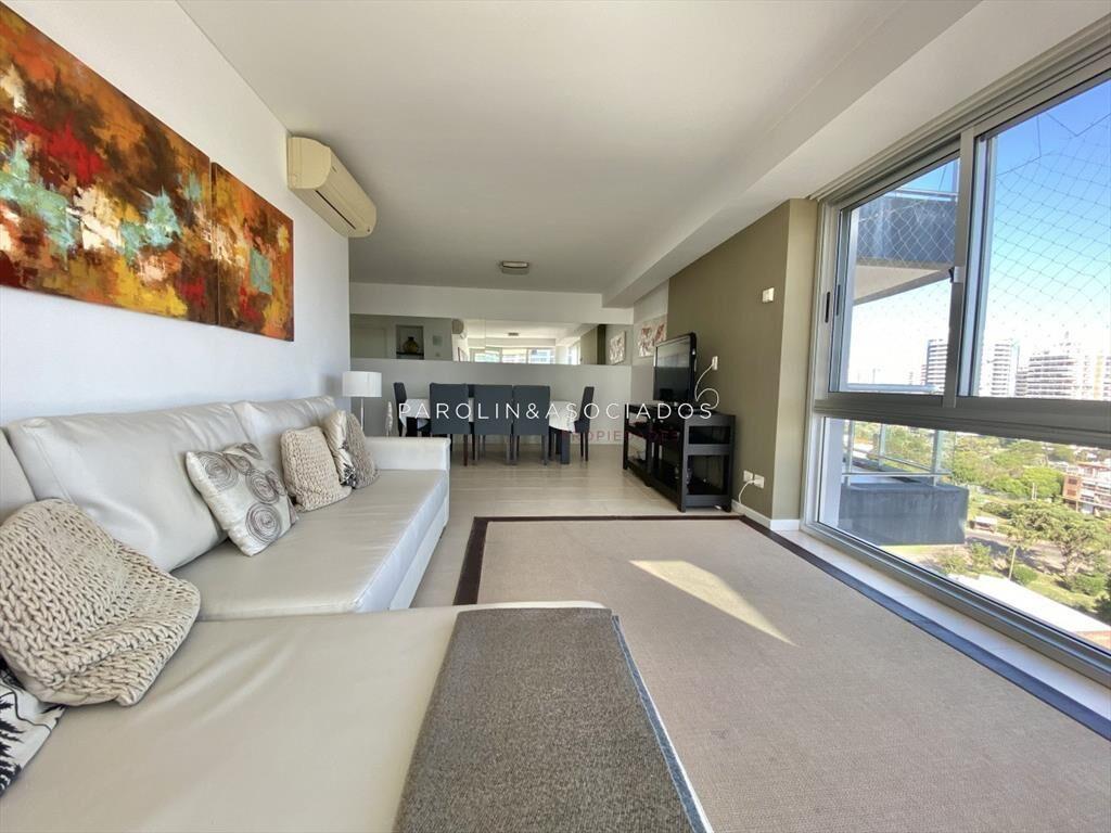Venta de apartamento de 2 y medio en edificio Torre del Mar