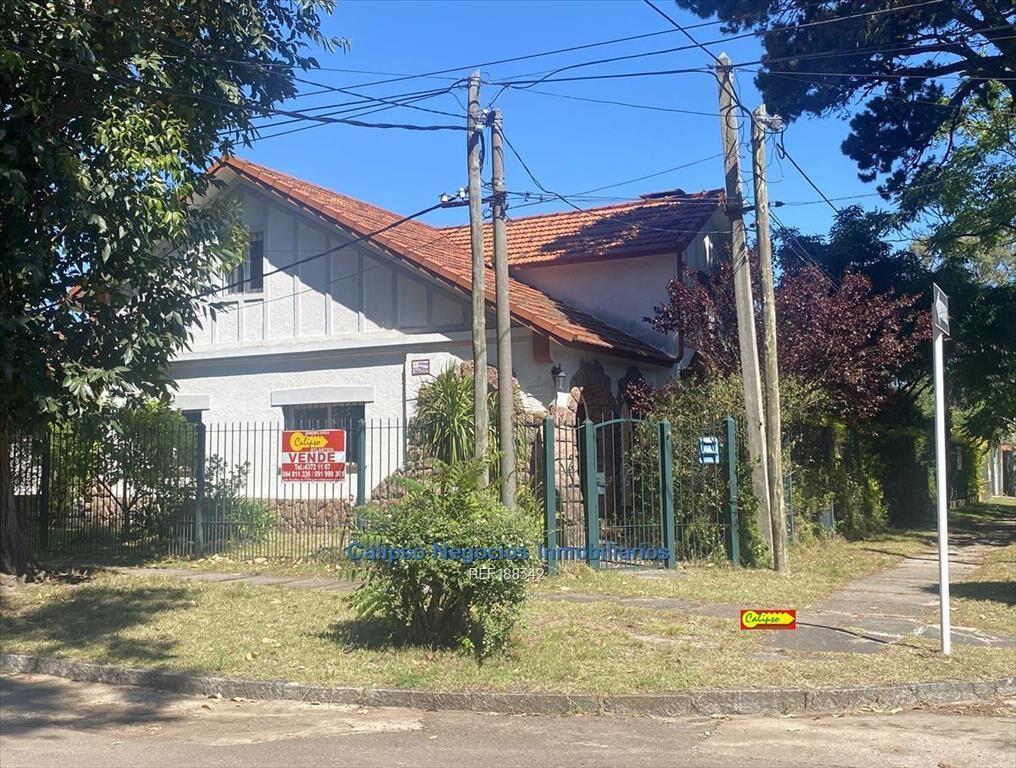 Venta de Majestuosa Casa en Atlantida - 5 dorm.- 3 baños
