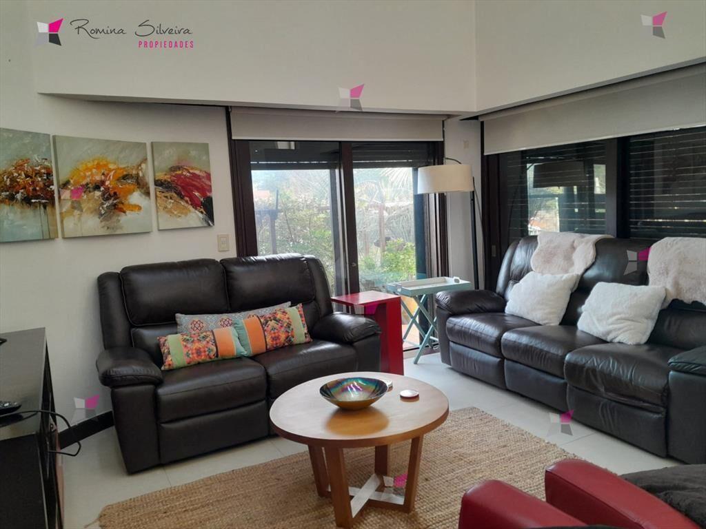 VENTA DE CASA DE 5 DORMITORIOS EN CANTEGRIL PUNTA