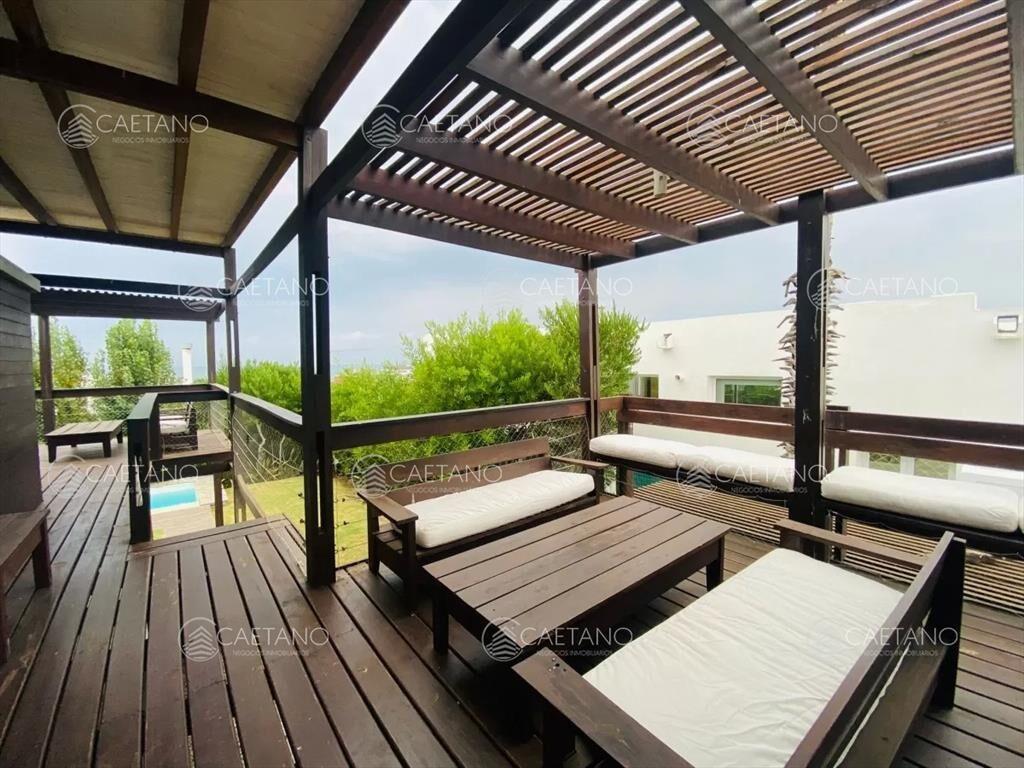 Venta casa 5 dormitorios Punta Piedras