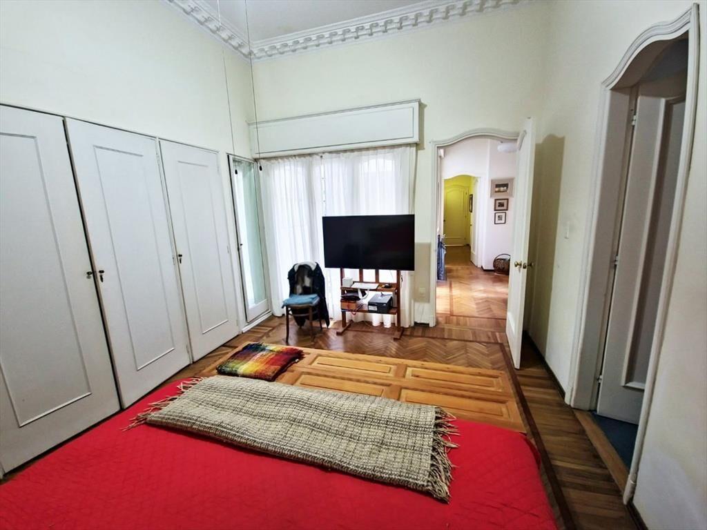 Venta apto 4 dorm 3 baños garage y patio en Centro