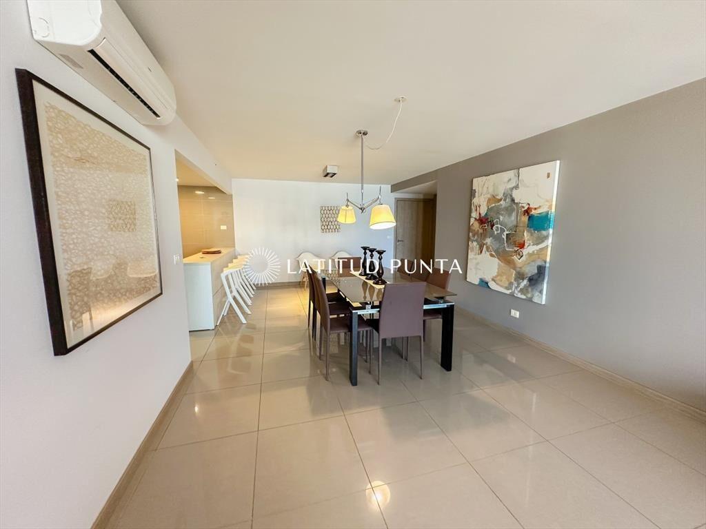 Piso alto en Brava, 3 dormitorios