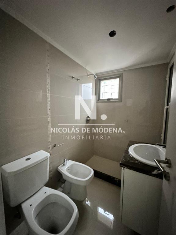 Vende apartamento de 2 dormitorios en Roosevelt,