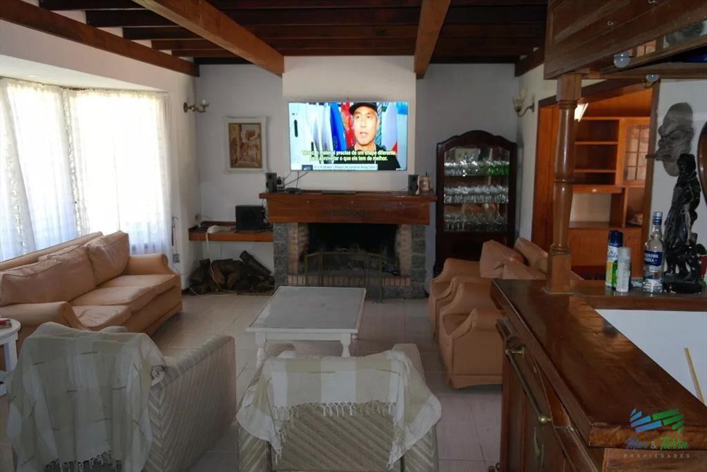 Casa de 4 dormitorios con piscina en alquiler en