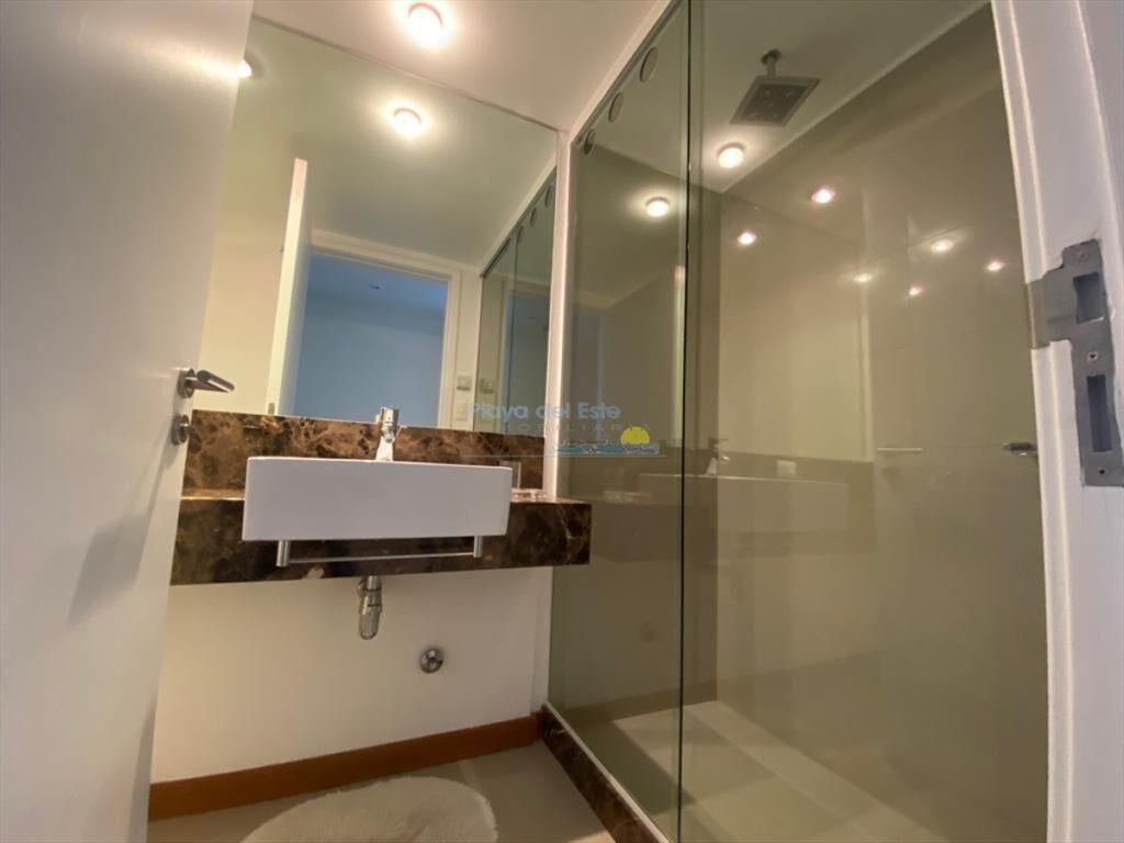 Apartamento en Venta de 3 dormitorios en Punta ,