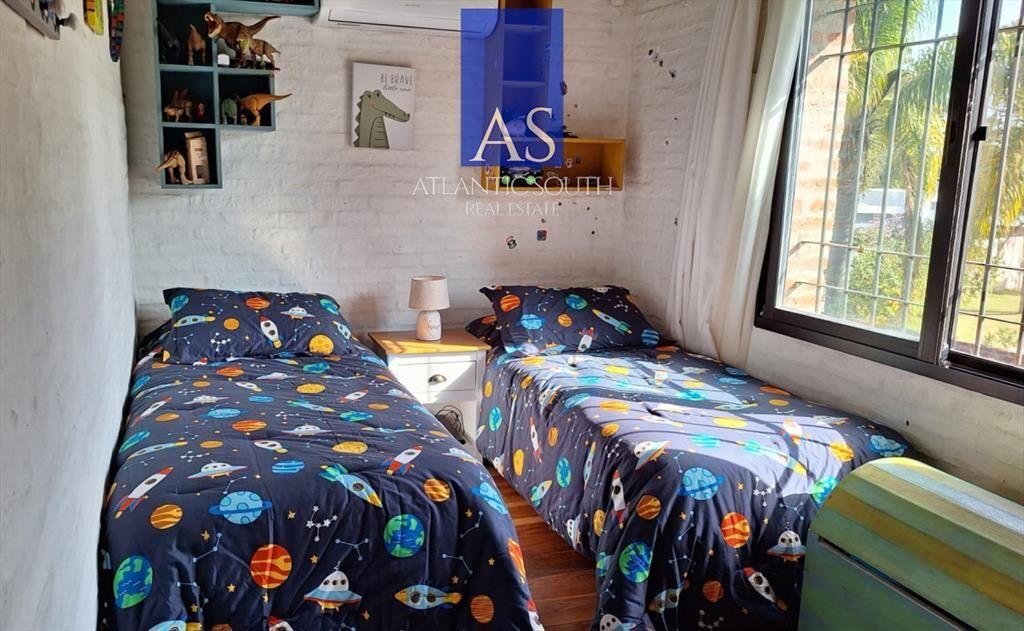 Casa moderna de 3 dormitorios piscina climatizada