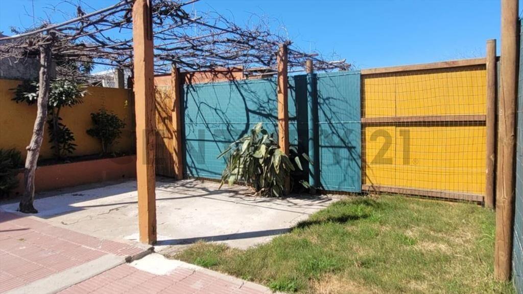 ALQUILER APARTAMENTO TIPO CASA, 2 DORMITORIOS, JARDÍN ANT...
