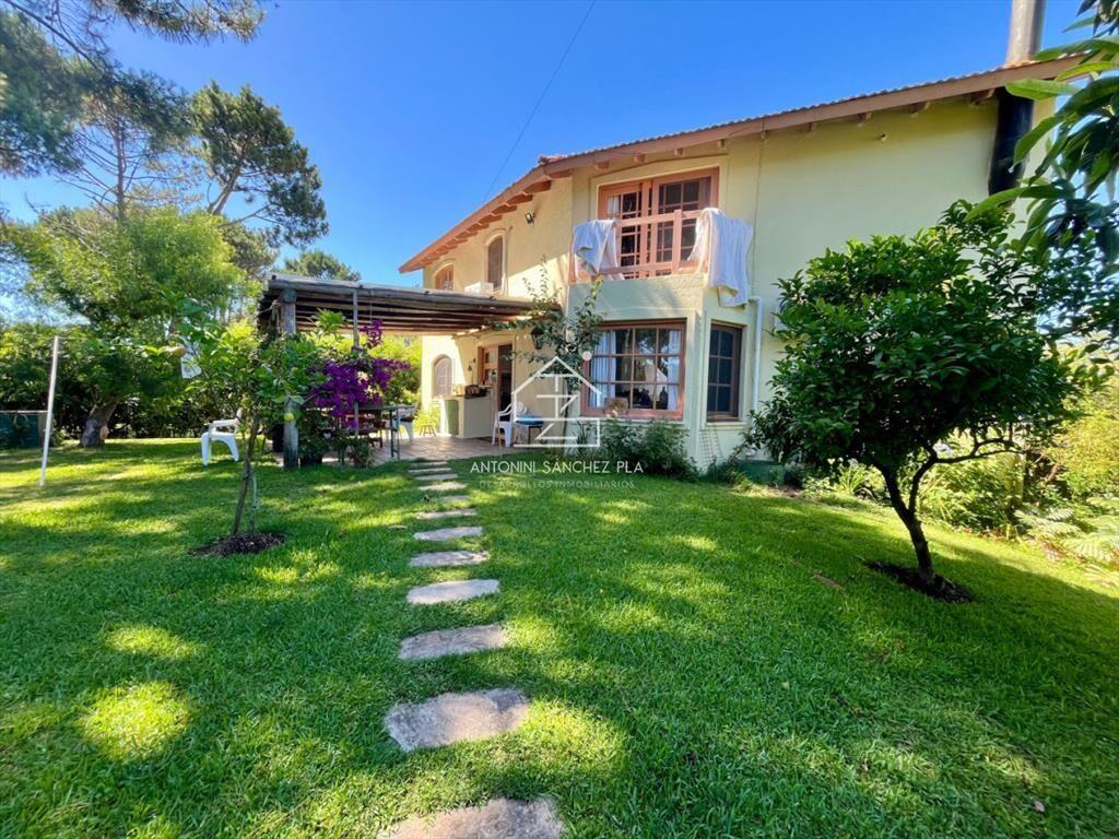 VENTA CASA 3 DORMITORIOS TIO TOM