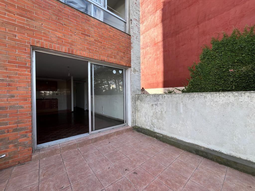 Apartamento En Alquiler En Pocitos Monoambiente con pati...