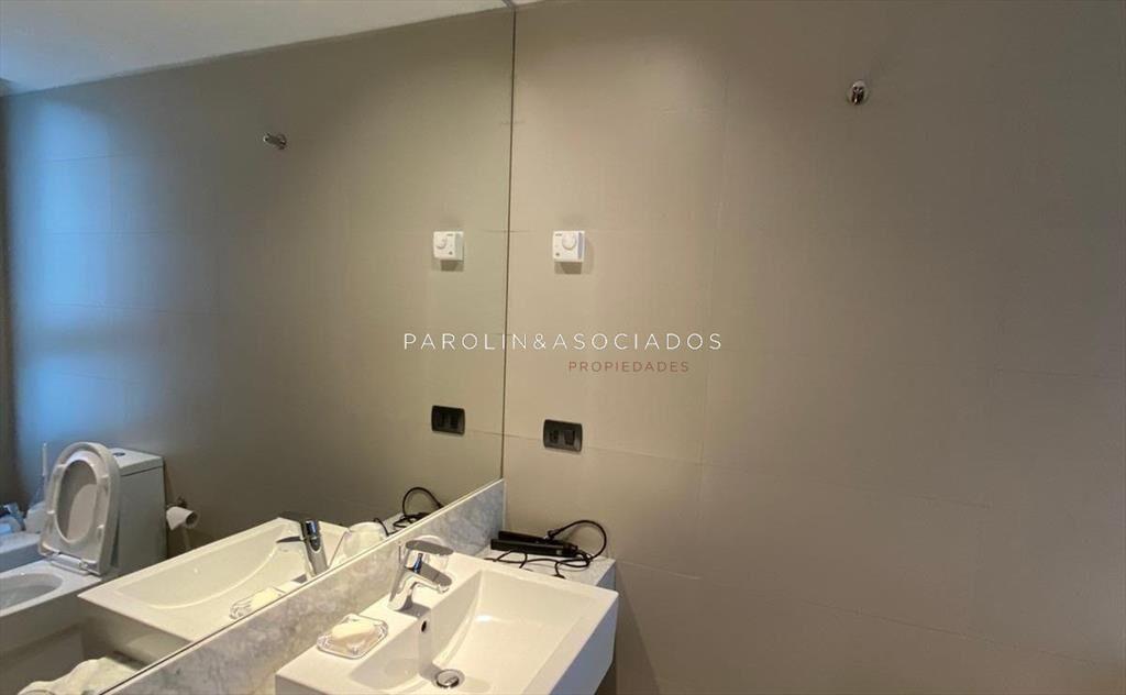 Apartamento en venta de 3 dormitorios en edificio